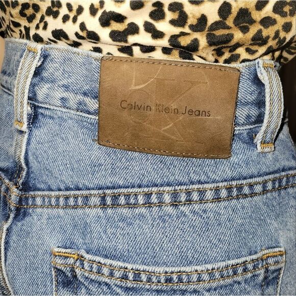 Calvin Klein Jeans High Rise Mom Jean Double Stone Wash - Picture 3 of 16